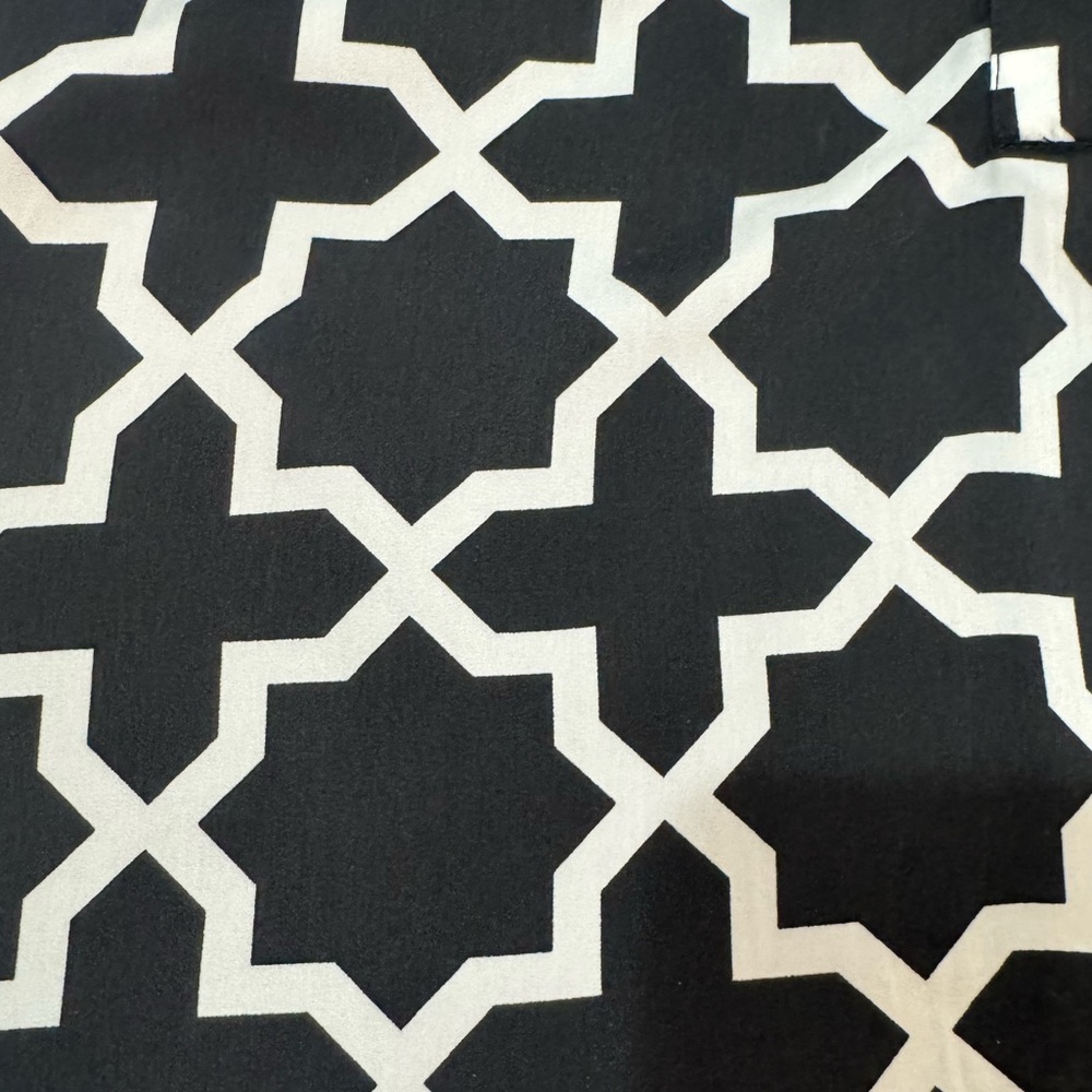 Black White Geometric Print Sleeveless Blouse Minimalist Size S Hanna & Gracie - Picture 3 of 5